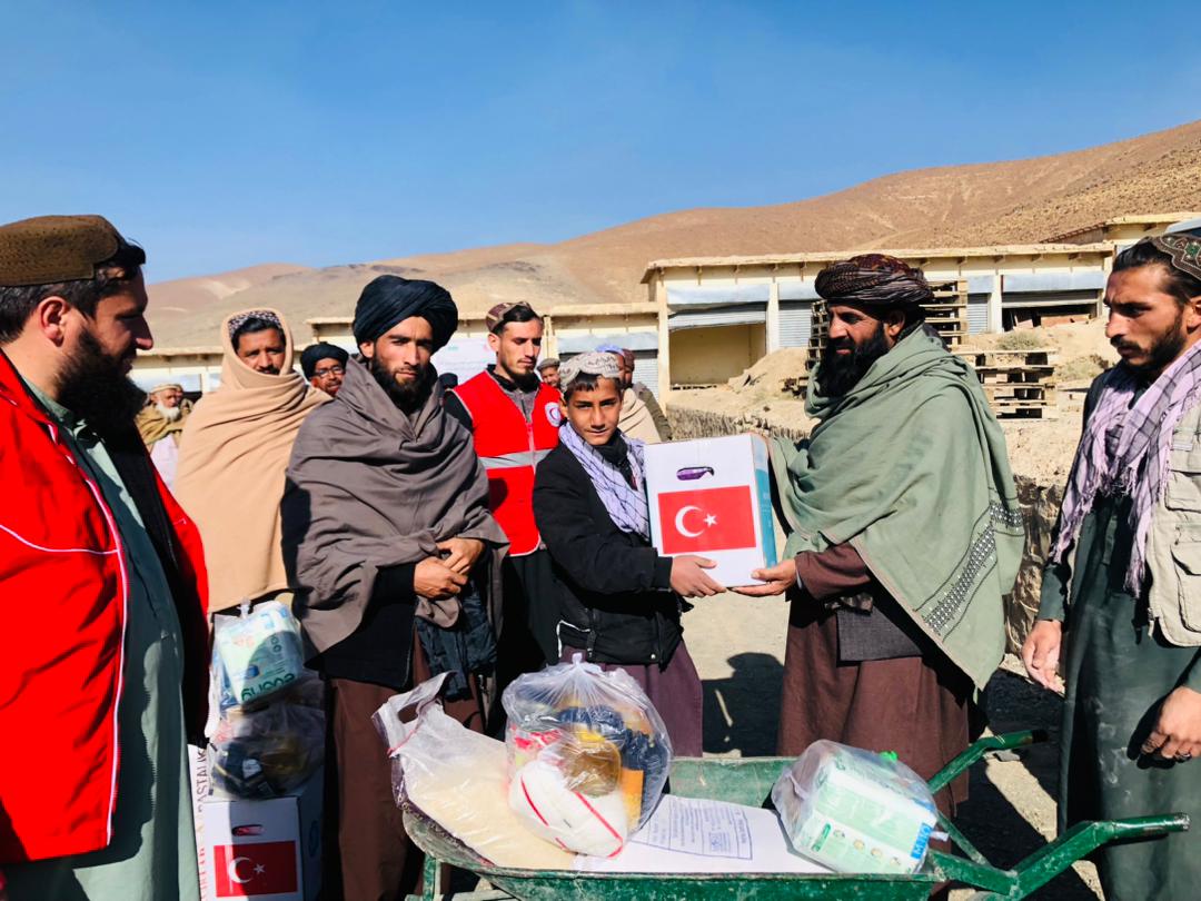 100 Repatriated Families Receive Food Aid in Parwan