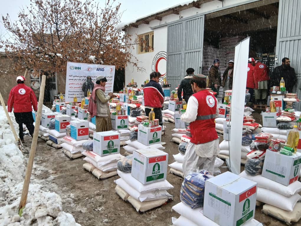 دایکندي کې ۳۰۰ اړمنې کورنۍ له بشري مرستو برخمنې شوې