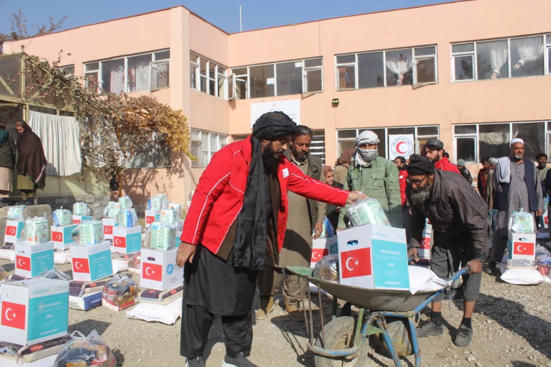 پروان کې پر ۲۵۰ راستنو شوو کورنیو بېړنۍ بشري مرسته ووېشل شوه