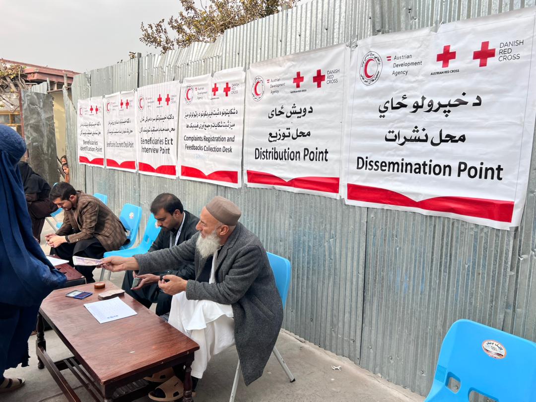 ننگرهار؛ نزدیک به یک میلیون افغانی کمک نقدی به زنان بی‌سرپرستِ دانش‌آموز حرفه‌وی ارائه شد