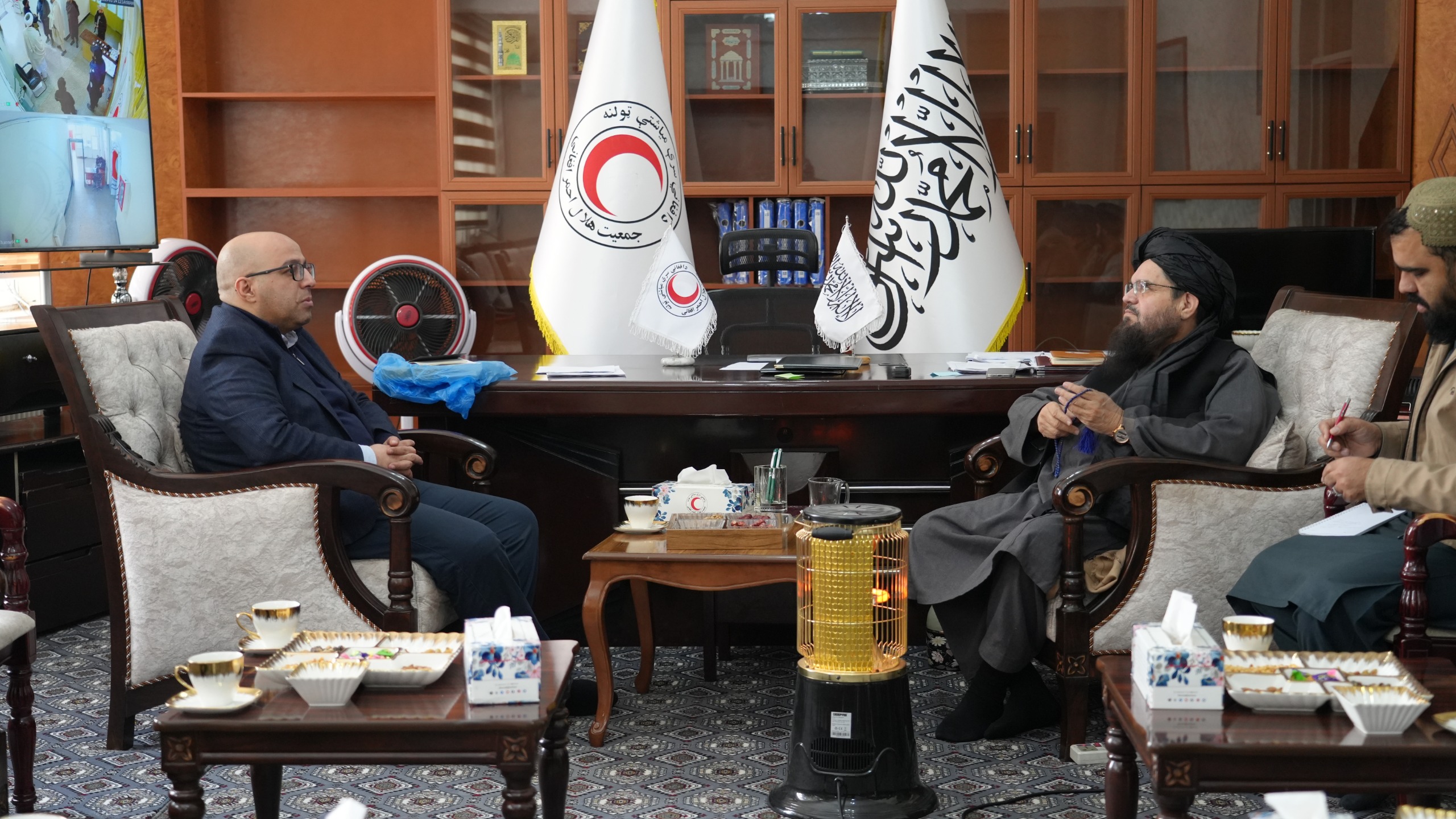 د افغاني سرې میاشتې او نړیوال فدراسیون د راستنو شوو کډوالو او زلزله ځپلو پر بېړنيو مرستو خبرې وکړې