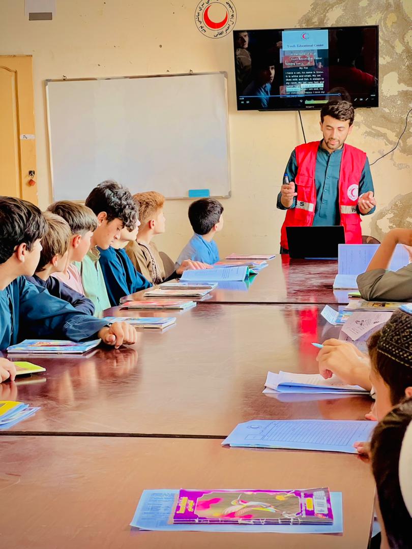 ښوونيز مرکزونه؛ افغاني سرې میاشتې څه باندې ۵۵۰۰ زده‌ کوونکو ته ديني او عصري زده ورکړې دي