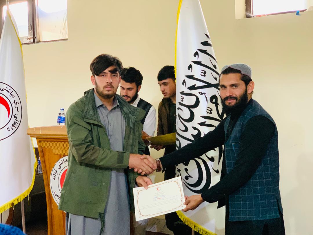 وړیا زده کړې او روښانه راتلونکی؛ کونړ کې ۱۵۰ زده‌کوونکي د افغاني سرې میاشتې له ښوونیز مرکز فارغ شول