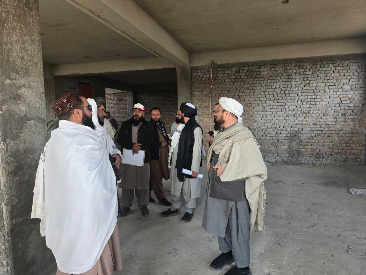 معاون هلال احمر افغانی از تعمیر جدیدِ در حال ساخت نمایندگی ولایت کاپیسا و مرستون پروان بازدید به عمل آورد