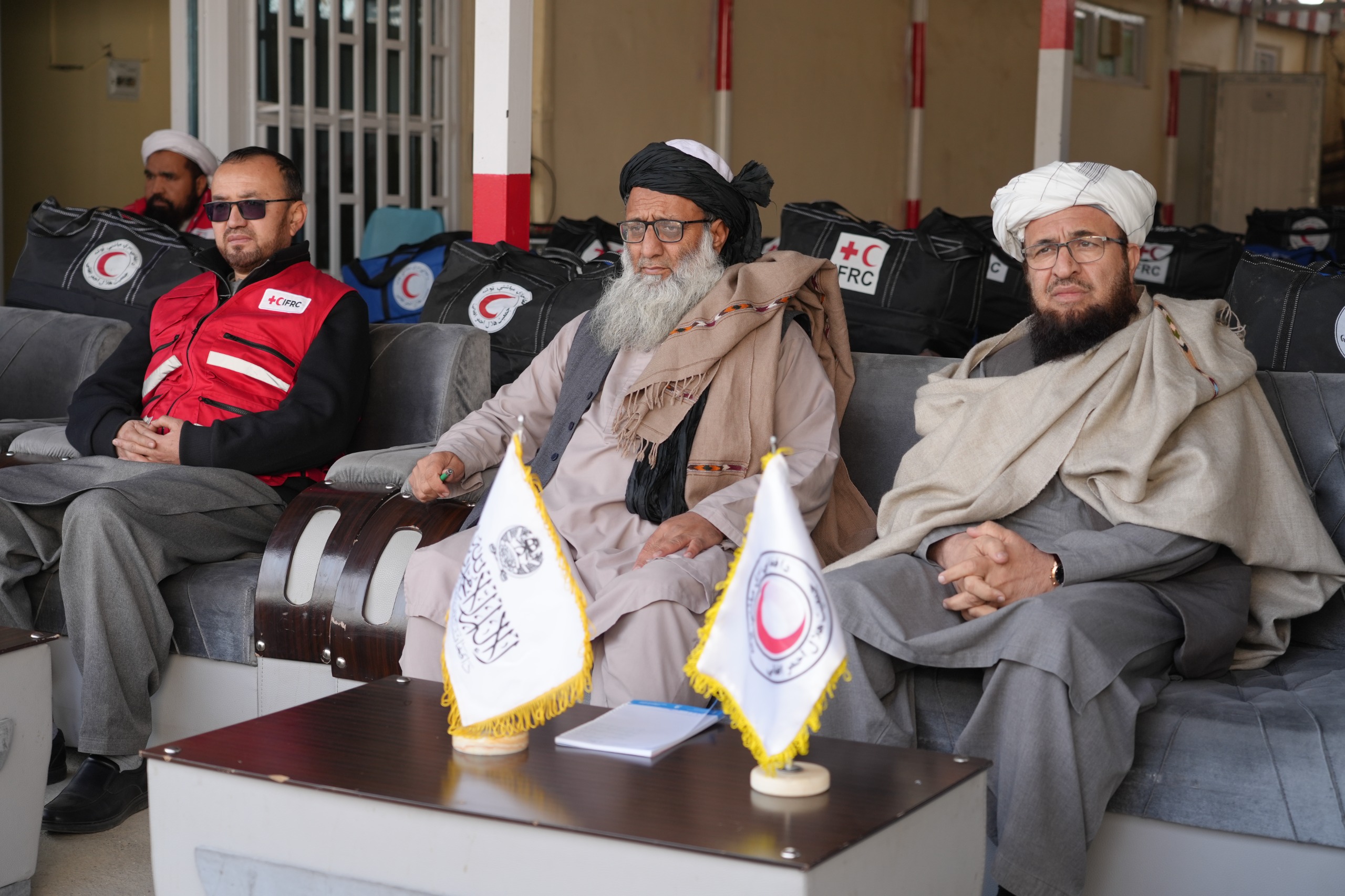 کابل؛ پر ۵۵۰ راستنو شوو کډوالو کورنیو ژمنۍ البسه او د روغتیا ساتنې بستې ووېشل شوې