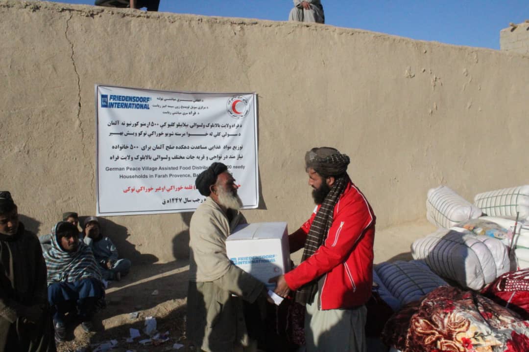 فراه کې ۵۰۰ سېلاب ځپلو کورنیو ته ۴۳ ټنه خوراکي مرسته ورکړل شوه