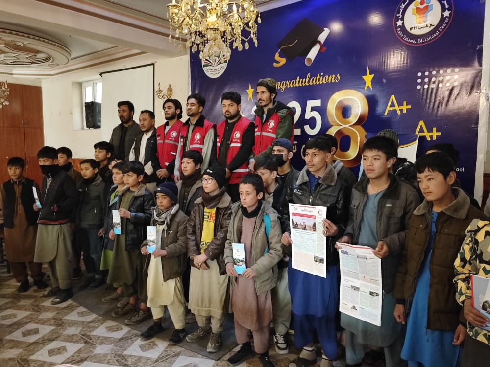 ښوونيز مرکزونه؛ زرګونو ځوانانو ته د ديني او عصري زده کړو زمينه برابره شوې ده