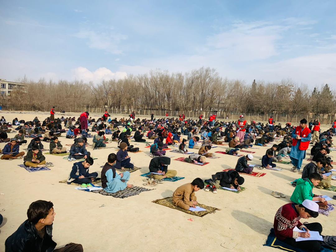 در مرکز آموزشی هلال‌احمر افغانی در ولایت کابل، از ۵۶۰ دانش‌آموز آزمون اخذ شد