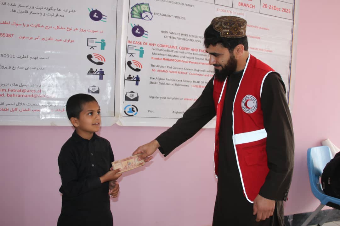 د ځان‌ بسیاینې پر لور: کندز کې ۵۰ بې‌سرپرسته کورنیو سره ۱.۵ میلیونه افغانۍ مرسته وشوه