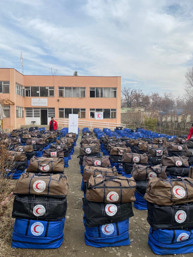 برای ۵۰۰ خانواده نیازمند و عودت‌کننده در پروان مواد زمستانی توزیع شد