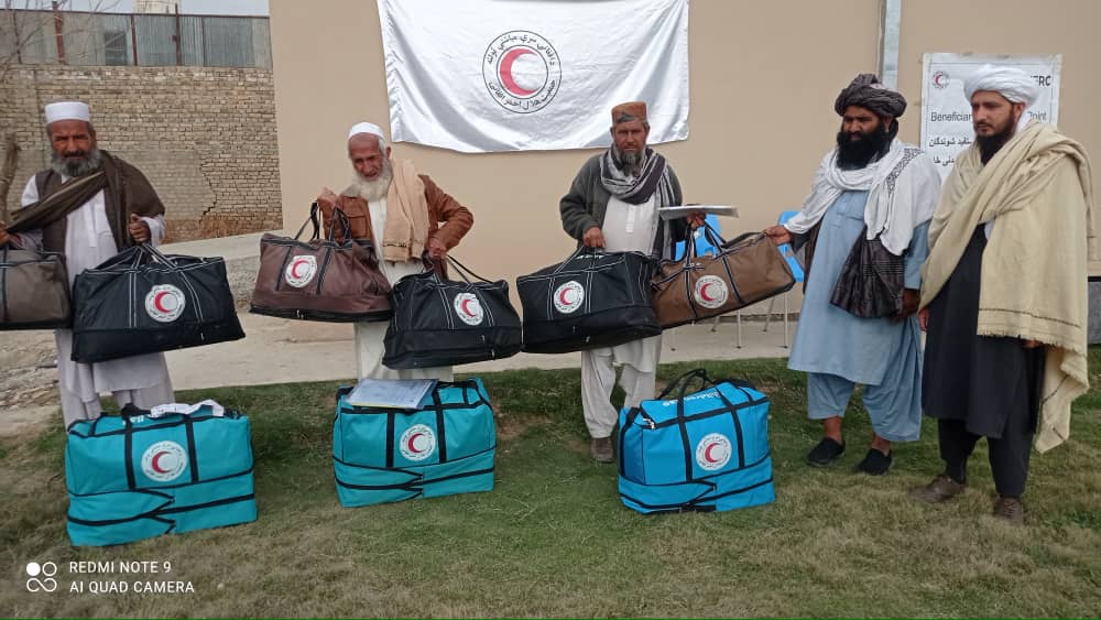 کندز؛ ۵۰۰ خانواده نیازمند و عودت‌کننده از کمک‌های زمستانی بهره‌مند شدند