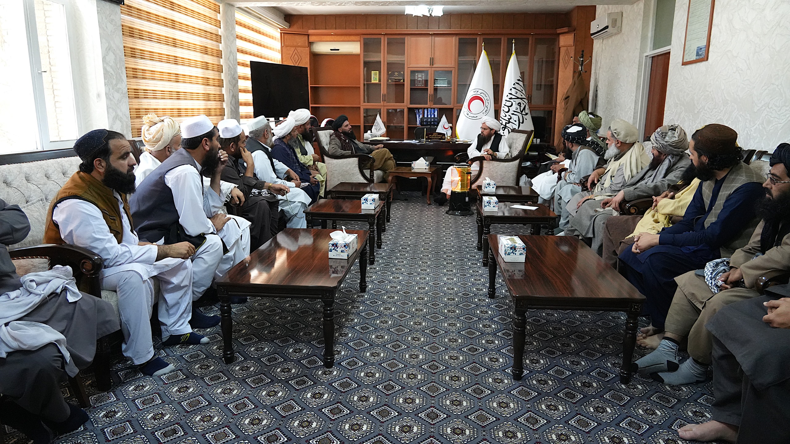 د افغاني سرې مياشتې عمومي رئیس د راستنو شوو کډوالو د ستونزو د حل په موخه د الوزيو قوم له مشرانو سره وکتل