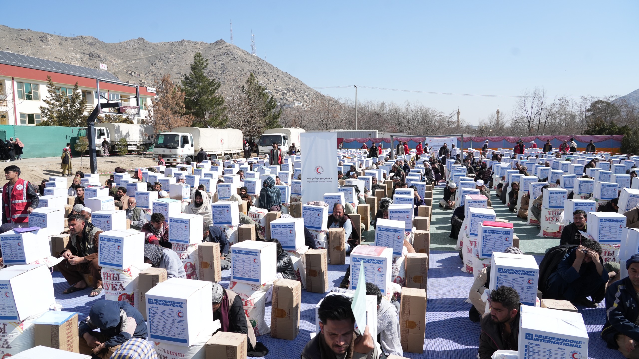 روژه او بشري ملاتړ؛ کابل کې پر ۱۰۰۰ راستنو شوو کورنیو خوراکي مرسته ووېشل شوه