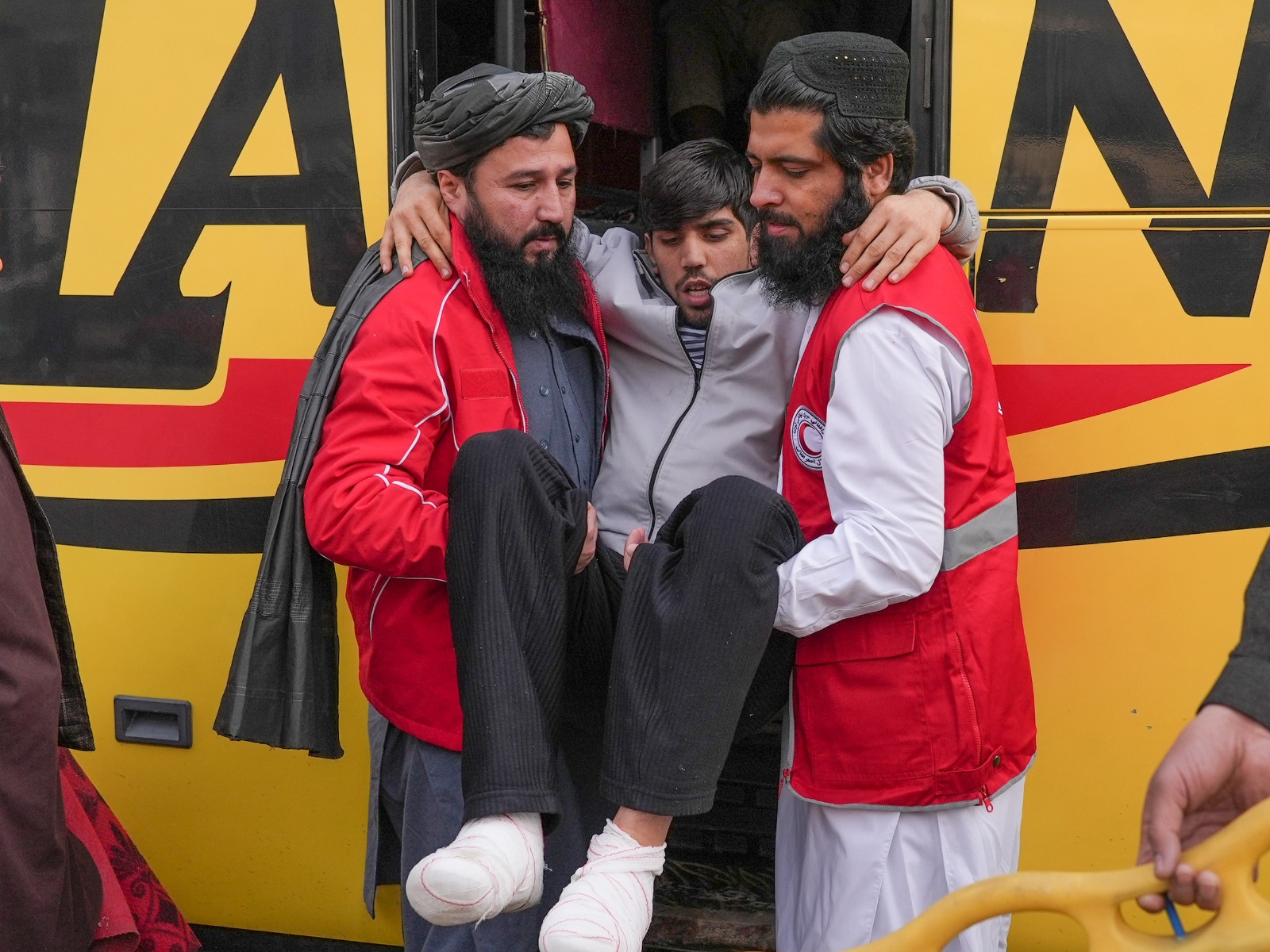 کابل؛ ۱۴ تن از هم‌وطنان که در مرز ترکیه و ایران در برف گیرمانده بودند، برای تداوی به شفاخانه‌ها منتقل شدند