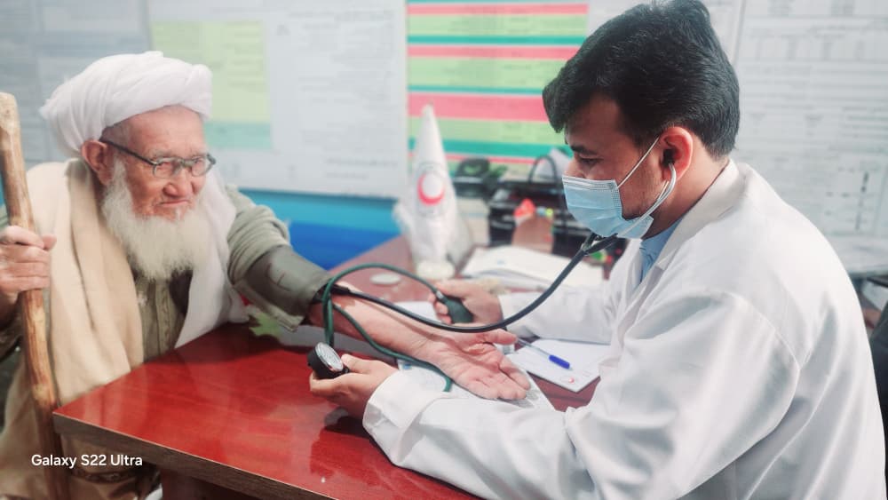 هزاران بیمار در ولایت بادغیس از خدمات صحی هلال احمر افغانی بهره‌مند شده اند