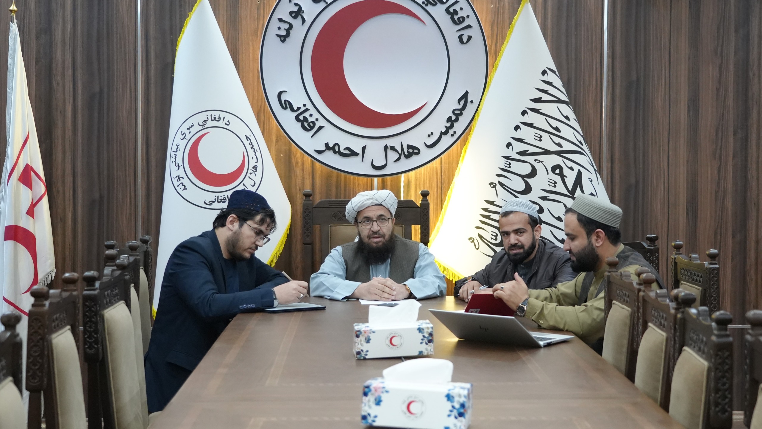 د افغاني سرې میاشتې مرستیال د بېل ګېټس بنسټ له مسؤولې سره د پولیو پر مخنیوي خبرې وکړې