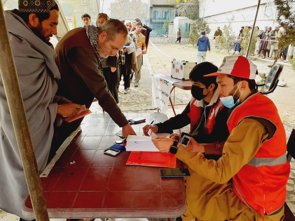 په کابل کې ۴۷۰ اړمنو او راستنو شوو کورنیو ته غیر خوراکي توکي ووېشل شول