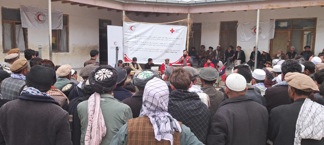 جمعيت هلال‌احمر افغانی ۴.۸ میلیون افغانی را برای ۴۵۹ خانوادهٔ نیازمند در بدخشان توزیع کرد