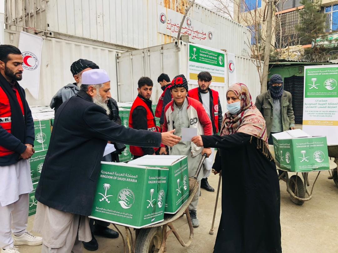 کابل کې د پرون په تعقیب د افغاني سرې میاشتې له لوري ۲۰۰ نورو اړمنو کورنیو ته مرسته وویشل شوه!