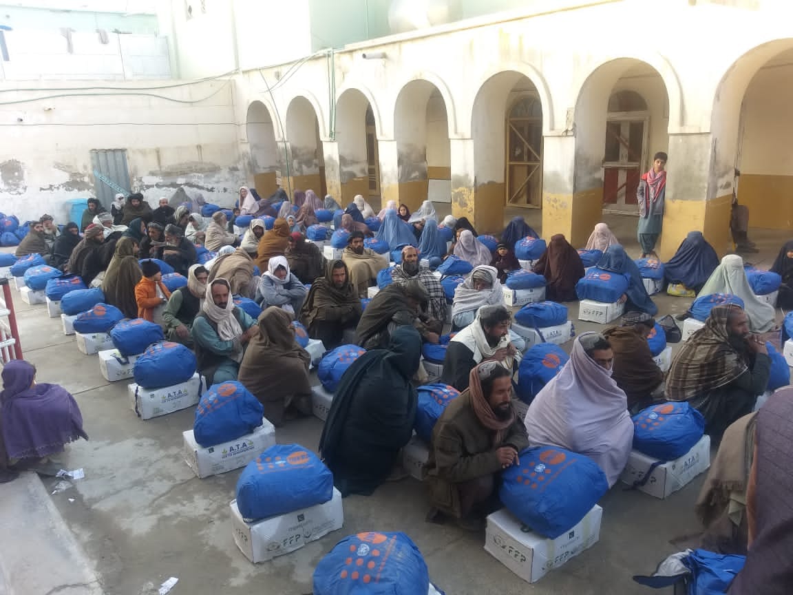 جمعيت هلال احمر افغاني در کندهار برای ١٥٠ خانواده نيازمند مساعدت نمود!