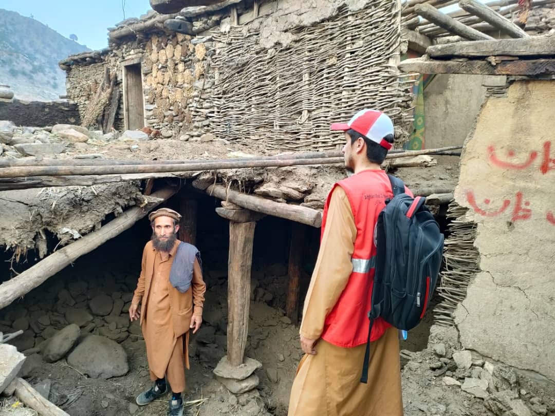 سروی ۱۰۰ خانواده زلزله زده در ولسوالی دره نور توسط هلال احمر افغانی تکمیل شد!