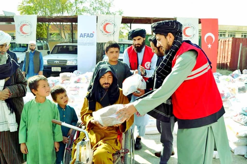 در سلسله کمک های بشردوستانه، هلال احمر افغانی به ۸۰۰ خانواده نیازمند در ولایت بلخ کمک توزیع نمود!