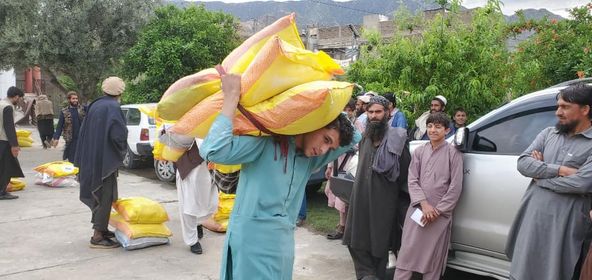 جمعيت هلال احمر افغانی برای ۴۰۰ خانواده در ولايت كنر مساعدت نمود!