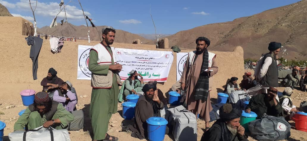 جمعیت هلال احمر افغانی در ولایت ارزگان مواد حفظه الصحه توزیع نمود!