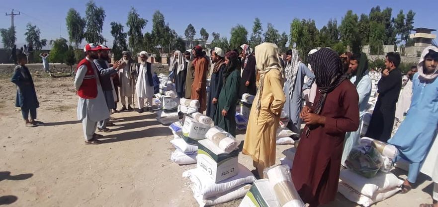 جمعیت هلال احمرافغاني در ولایت لغمان برای ۳۰۰ خانواده مساعدت نمود!