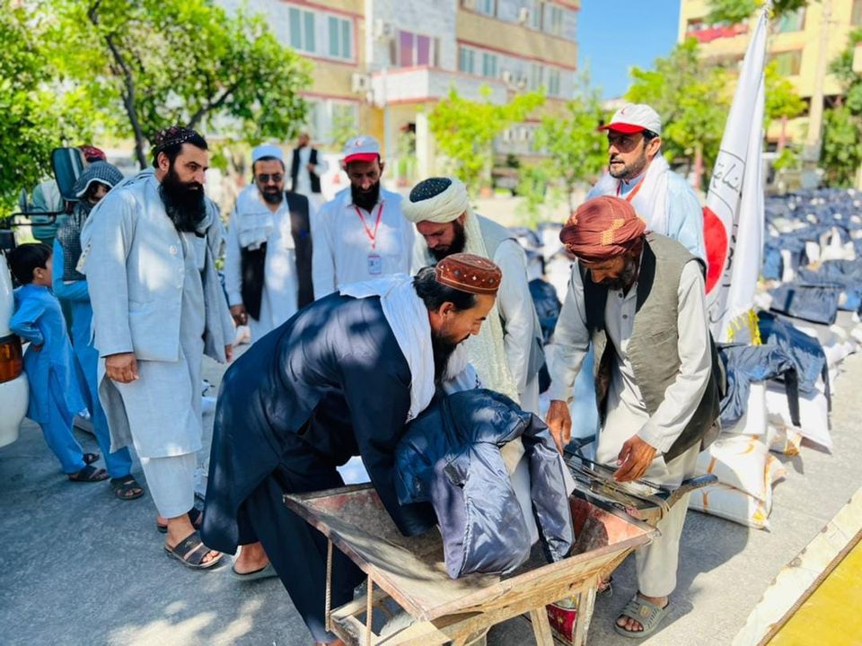 جمعیت هلال احمرافغانی برای ۳۰۰ خانواده در ولایت ننگرهار مساعدت نمود!