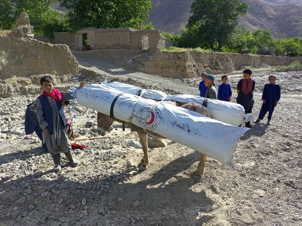 د افغاني سرې میاشتې له لوري د بغلان ولایت په جلګه ولسوالۍ کې ۳۴ سیلاب ځپلو کورنیو سره  خوراکي او غیر خوراکي توکو مرسته وشوه!