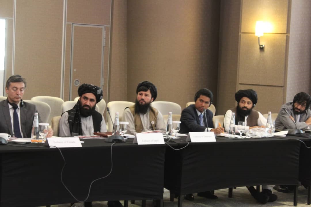 د افغاني سرې میاشتې عمومي رییس قطر کې د ګڼو هېوادونو له سفیرانو او استازو سره ناسته ترسره کړه!