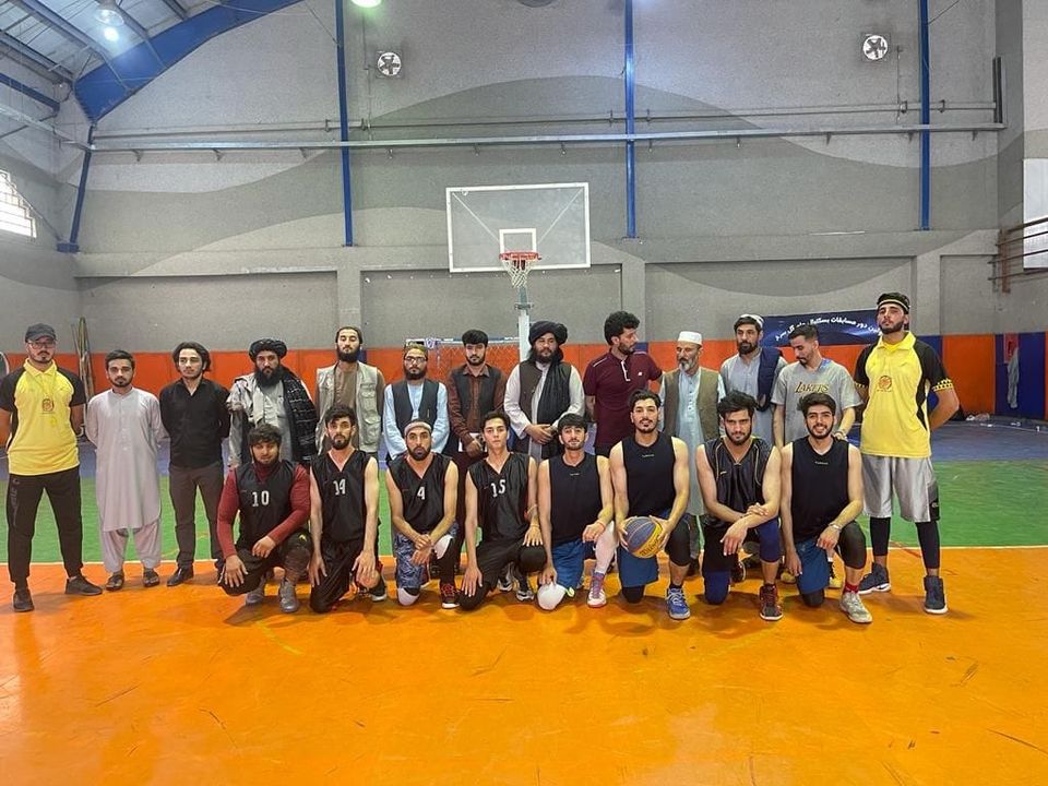 تیم بسکتبال هلال احمر افغانی جام قهرماني را در مسابقات روز استقلال کشور ۲۸ اسد از آن خود کرد!