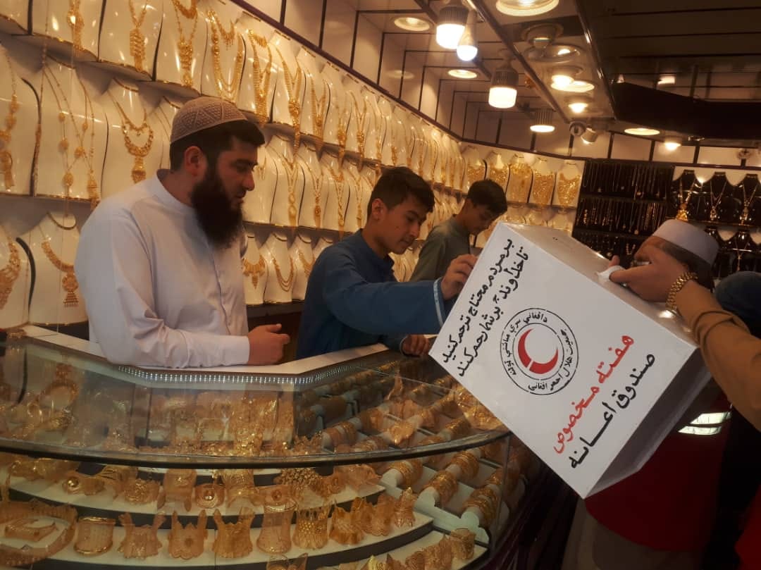 د ځانګړې اونۍ په ترڅ کې د افغاني سرې مياشتې رضاکاران په بلخ ولايت کې د مرستو په راجلبولو بوخت دي!