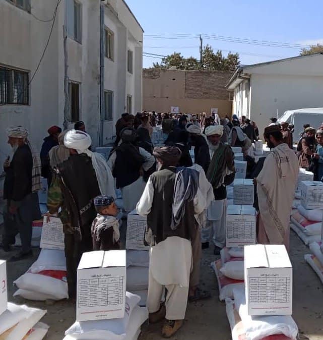 جمعیت هلال احمرافغانی در ولایت غزنی به تعداد ۵۰۰ متضررین را تحت پوشش مساعدت های خویش قرار داد!