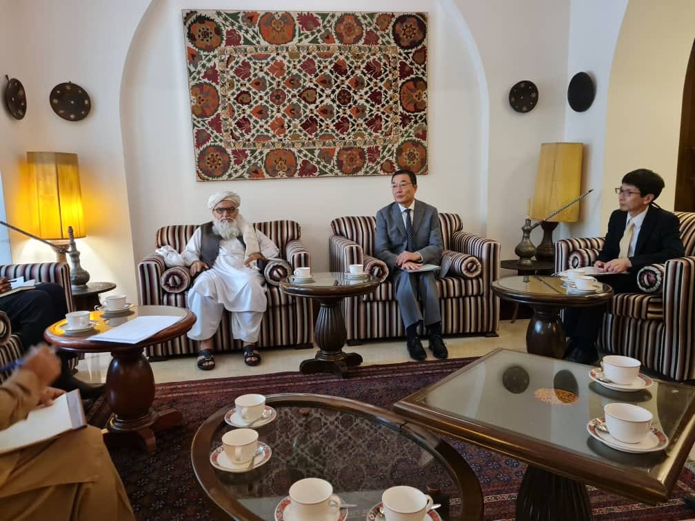 د افغاني سرې میاشتې سرپرست عمومي رییس په افغانستان کې د جاپان له سفیر، د جاپان د جایکا خیریه بنسټ له مسؤل او افغانستان کې د نړیوال فدراسیون له مشر سره په افغانستان کې د بشري مرستو په تړاو ناسته ترسره کړه!