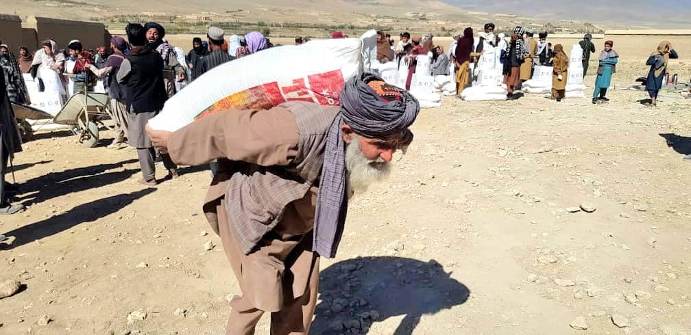 جمعیت هلال احمر افغانی برای ۵۰۰ خانواده در ولایت میدان وردک مساعدت کرد!