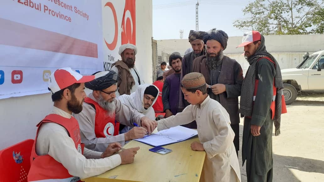 جمعیت هلال احمرافغانی برای ۳۰۰ خانواده در ولایت زابل مساعدت نمود!