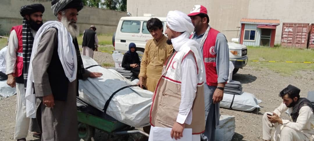 جمعیت هلال احمرافغانی در ولایت خوست ولسوالی تنی همرای ۲۲ خانواده آسیب پذیر مساعدت نمود!