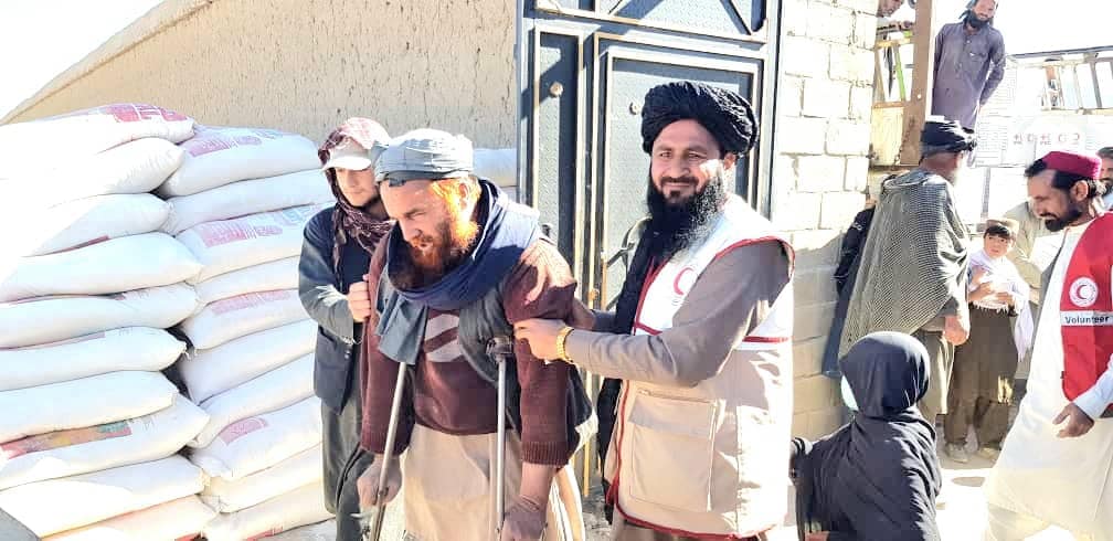 جمعیت هلال احمر افغانی برای ۵۰۰ خانواده در ولایت میدان وردک مساعدت کرد!