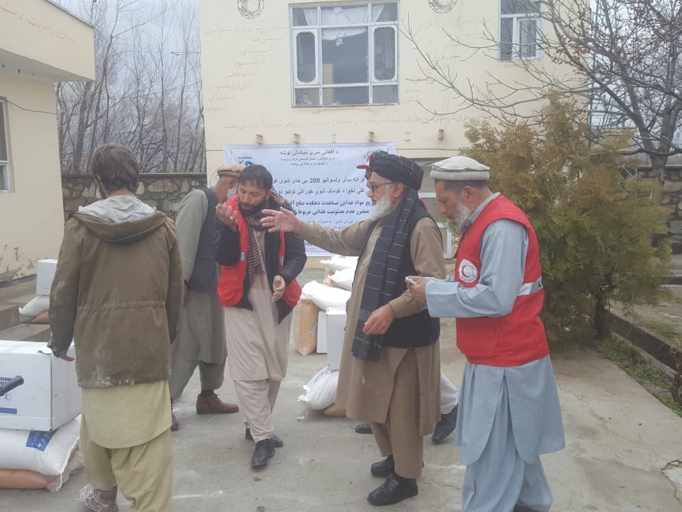 جمعيت هلال احمر افغاني در ولايت کاپیسا برای ۲۰۰ خانواده مساعدت نمود!
