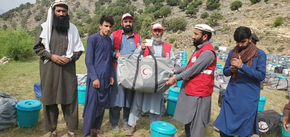 کونړ ولایت کې ۶۲۰ کورنیو ته د روغتیا ساتنې توکي ووېشل شول!