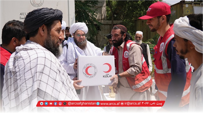 د افغاني سرې میاشتې د سرپرست عمومي رئیس ښاغلي شیخ الحدیث شهاب الدین دلاور له لوري ۱۰۰ اړمنو کورنيو سره مرسته