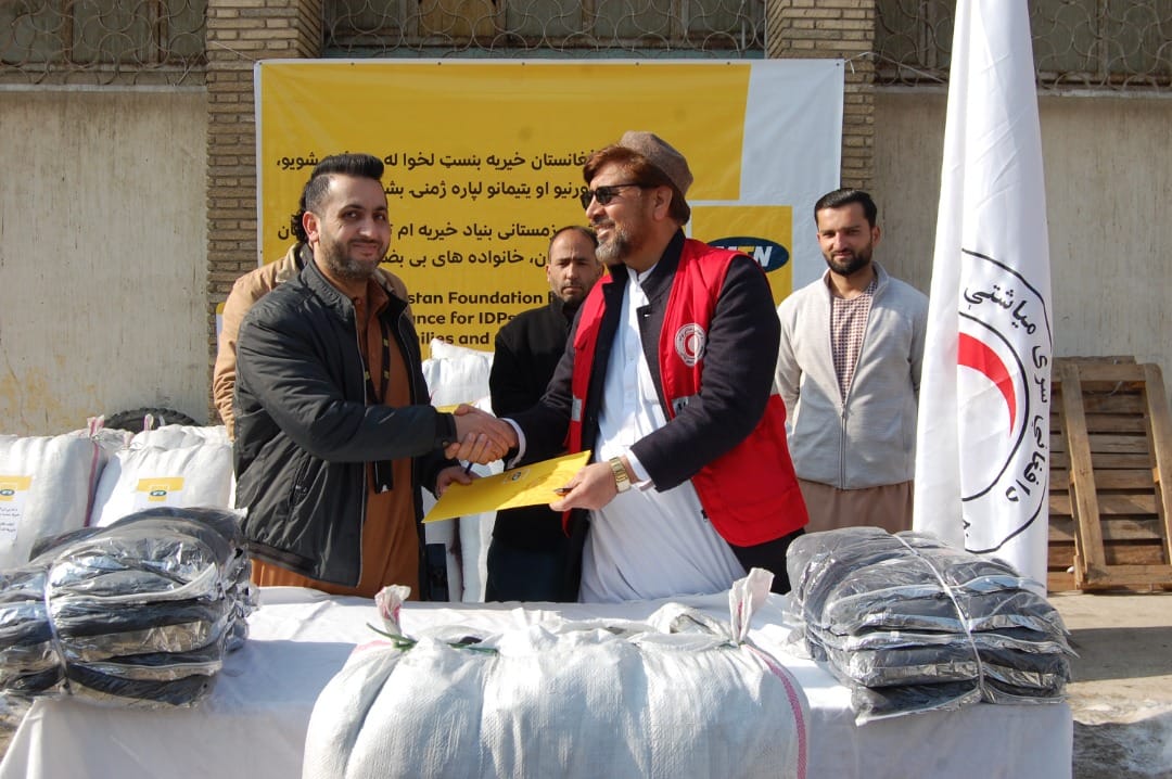 اِم تي اِن به ارزش ۶۵۰۰۰۰ افغاني کمک به هلال احمر افغاني سپرد
