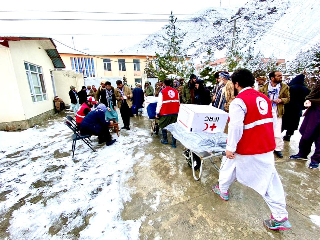 مساعدت های جمعیت افغانی سره میاشت برای ۳۰۰ فامیل متضررین سیلاب ها در ولایت پنجشیر!