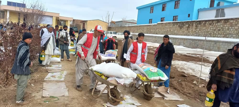 آسیب دیده گان ولایت دایکندی بار چهارم نیز از کمک های جمعیت هلال احمر افغانی مستفید شدند!