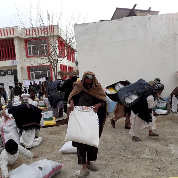 ١٩٠ خانواده نيازمند از مساعدت هاي جمعيت هلال احمر افغاني در ولايت زابل مستفيد گرديدند!