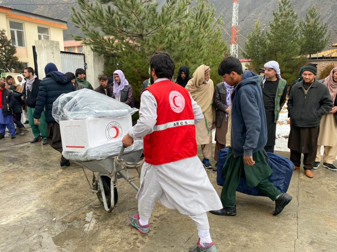 جمعيت هلال احمر افغاني براي ١٦٠ خانواده متضرر از سيلاب ها مواد غير غذايي مساعدت نمود