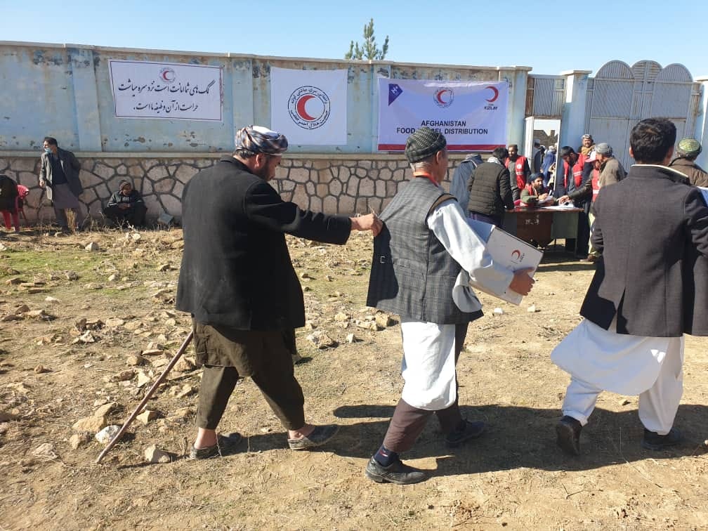 ٤٥٠ تن در ولايت سمنگان از مساعدت هاي جمعيت هلال احمر افغاني مستفيد گرديدند!