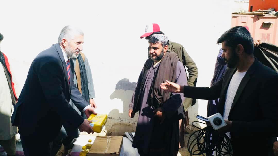 توزیع مواد غذایی وغیر غذایی جمعیت هلال احمر افغانی در ولایت کندهار!